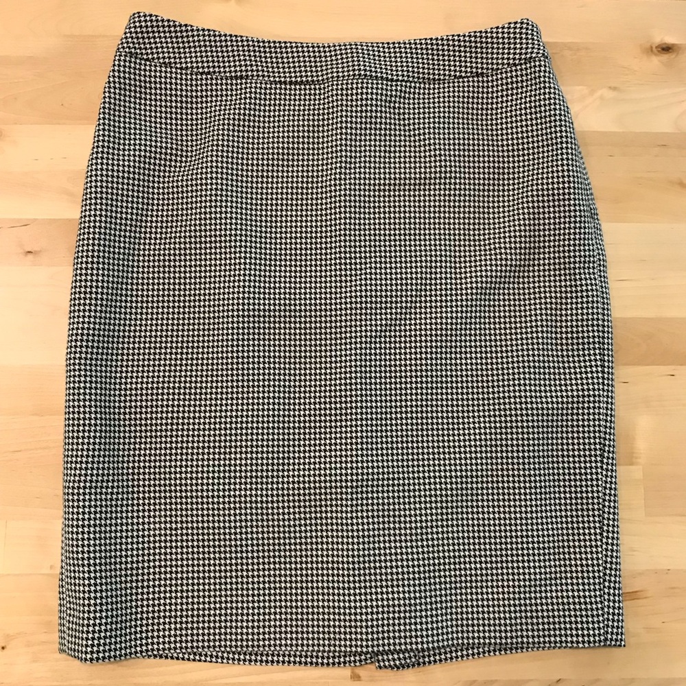 Reduced: EUC Nine West Suiting Skirt, Size 6P